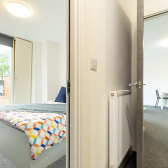 2 Bed Apartment En Suite - Image 2